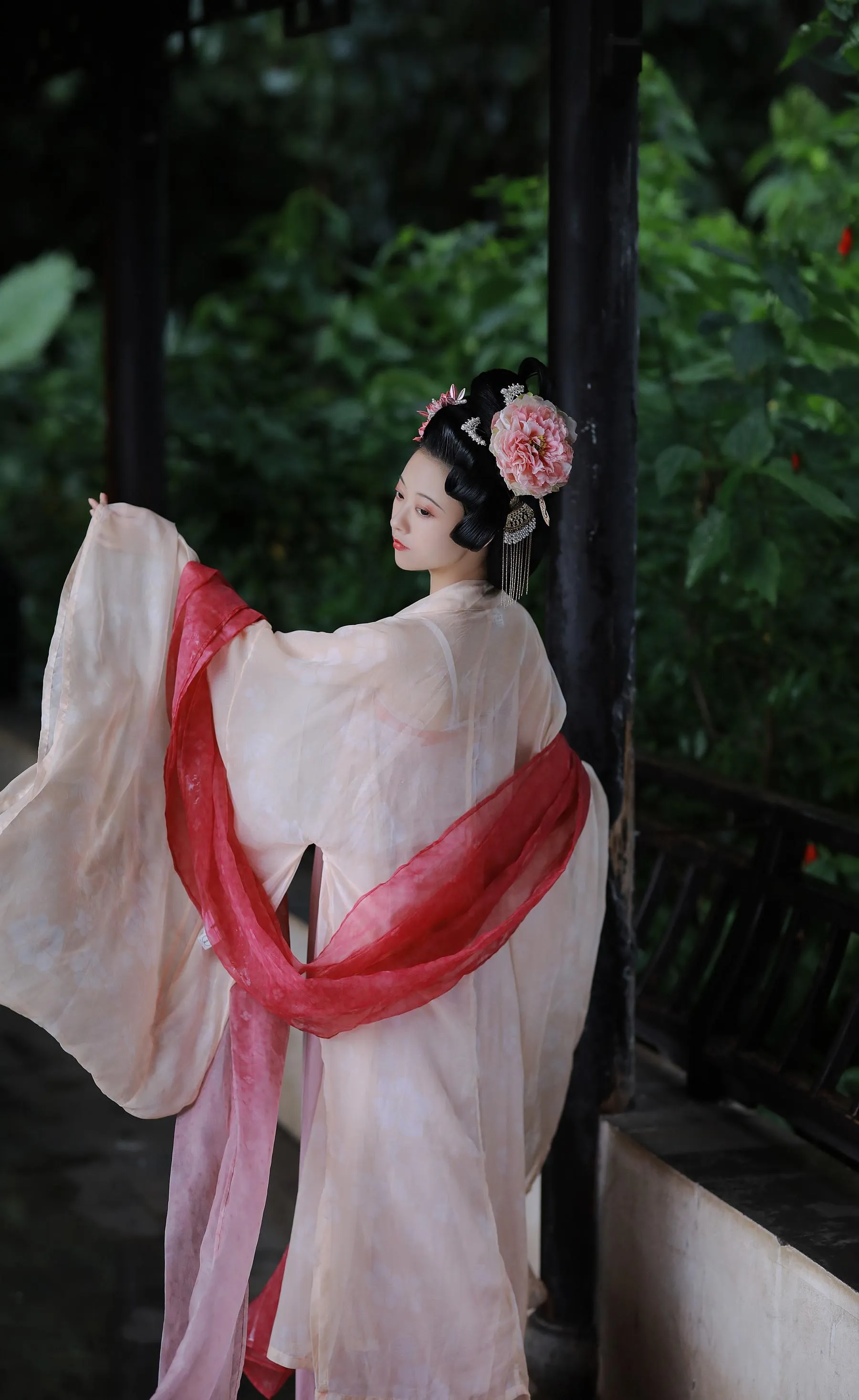 [YITUYU艺图语]2022.09.23 风月偏爱宴旧人 YunFleur [36P]插图3